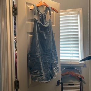 XXL American Eagle short overalls